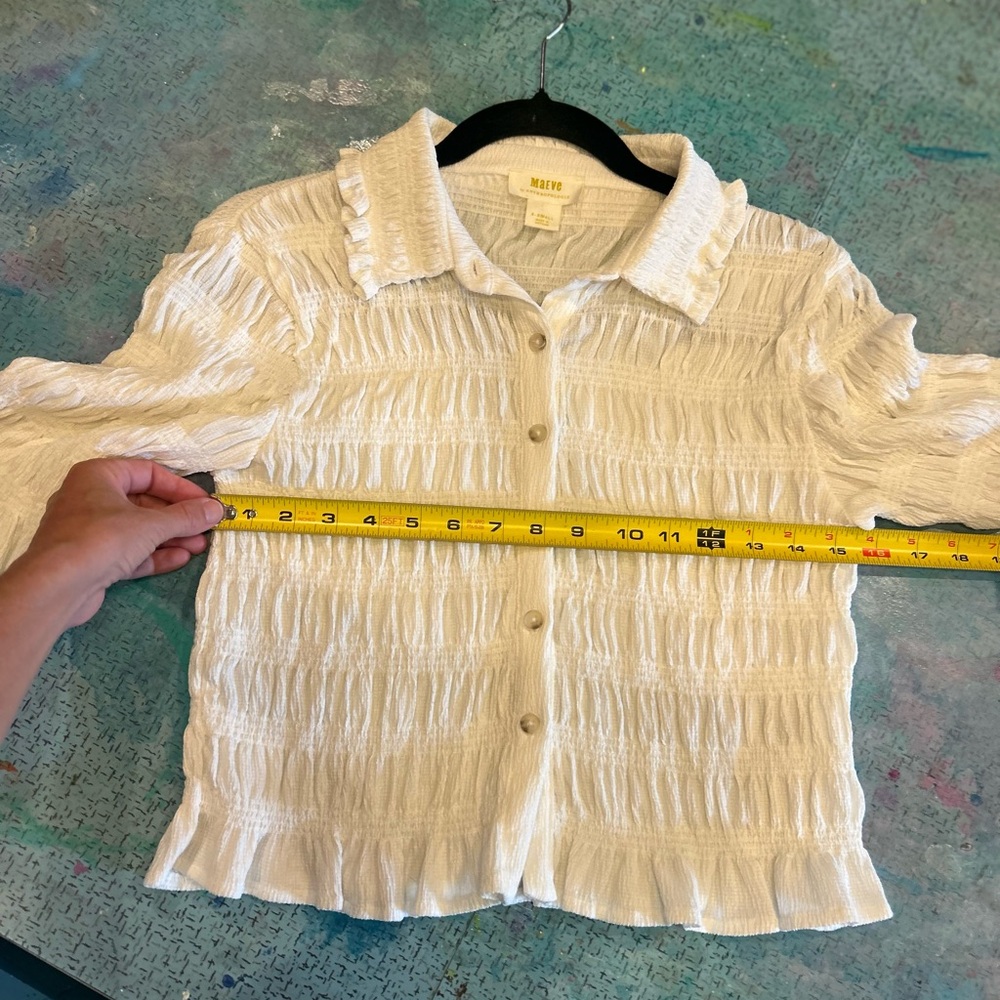 Dainty Ruched Button Down - Picture 9 of 10